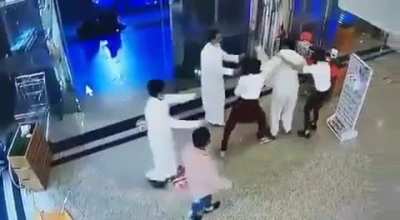 Mall security stop a women harraser who tried to run away in saudi Arabia