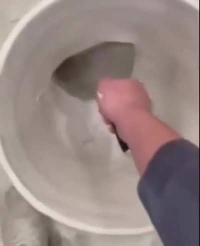 Curved putty knife