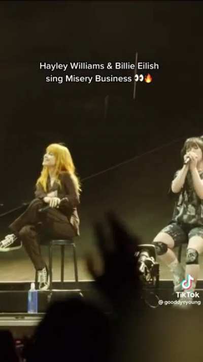 hayley williams &amp;amp; billie eilish at coachella ⛺️. imagine a collab 👀🎶
