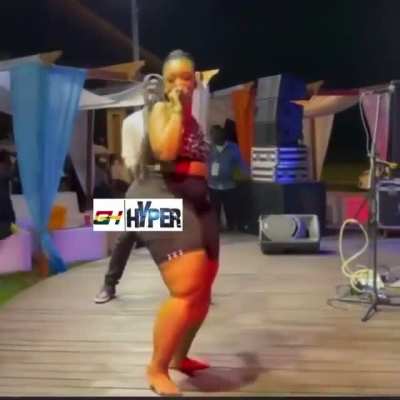 Phat ass on stage