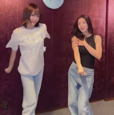 Eunbi (with Yena)