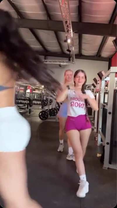 Which bop would you creampie from behind?