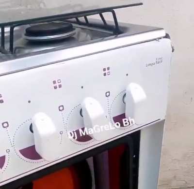 Bom que cozinha e dança ao mesmo tempo!