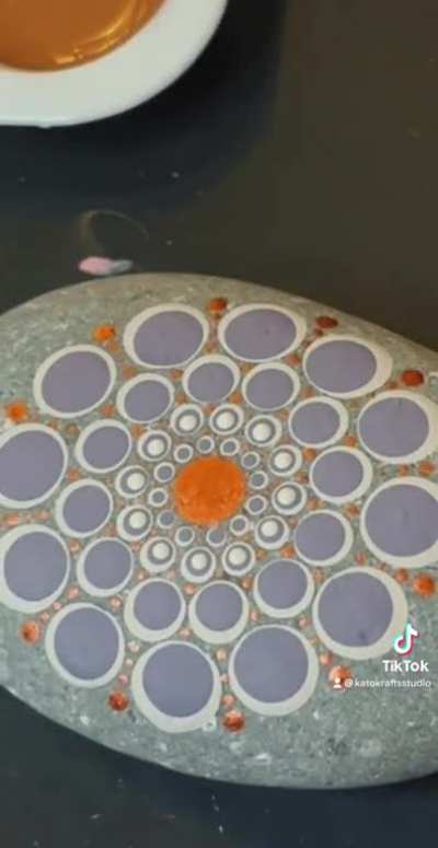 A simple dot pattern to relax you into your weekend