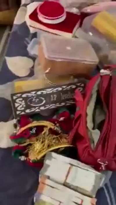 BREAKING: Rajasthan ACB raids junior assistant (Govt job) in Bikaner. Seized: ₹75L cash, &amp;gt;1kg gold, 2kg silver + 4 bungalows. Assets found 938% above known income, incl. 100+ bighas land. Raids conducted at 5 locations. Investigation underway.