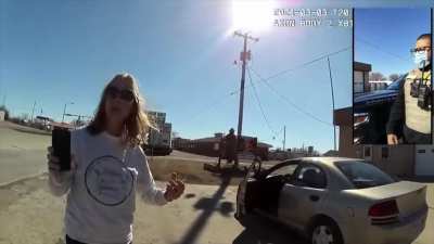 Cop Flips Out On Guy During Traffic Stop