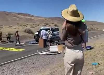 How to deal with those who block the road due to climate change? Police in Nevada, USA