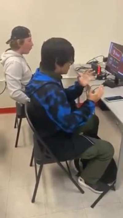 Guy activating his "Forced Adrenaline Rush Skill" before a set 😬