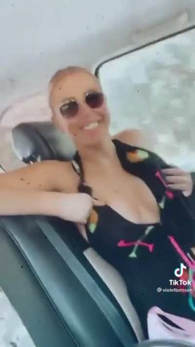 Light titty shake