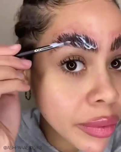 I have nothing against bushy eyebrows, but this "I glued them flat" trend doesn't suit everyone...