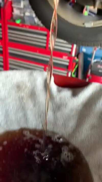 Laminar flow gives me chills. First time experiencing it in person. Draining Acura rear diff fluid.