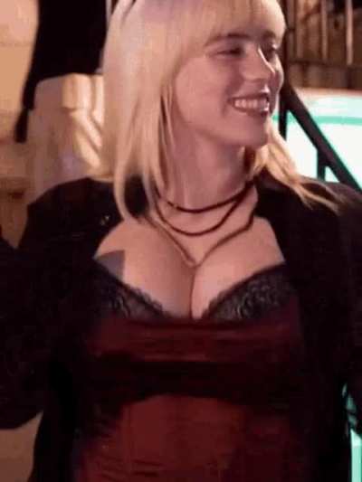 Billie always gets me hard with those tits 🤤😍