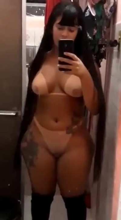 Mulher mam&atilde;o
