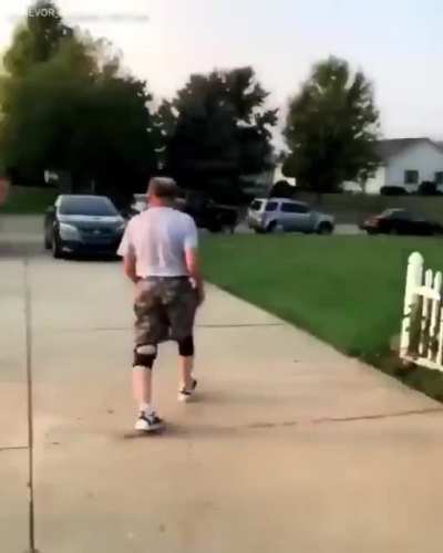 Dad ends son&rsquo;s basketball career in 17 seconds