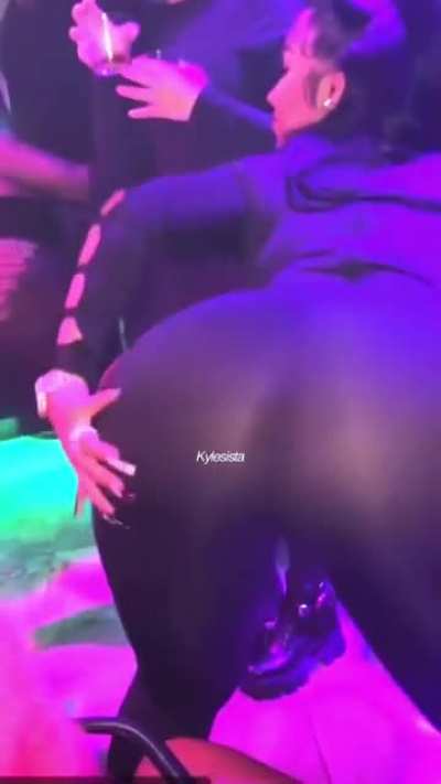 Two Ari Clips 😩
