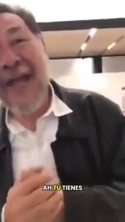Jajaja agarran a Noro&ntilde;a en sus eternos viajes vacacionales saliendo de la sala VIP, por hacerse el gracioso, sin querer admiti&oacute; que &eacute;l no paga esos servicios sino que los paga el pueblo. Luego quiso arreglarlo pero qued&oacute; como pendejo