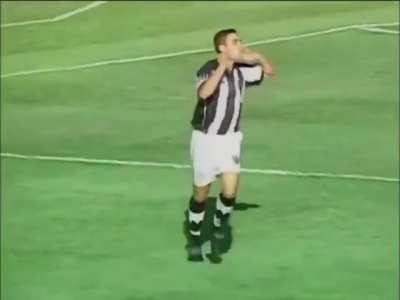 Stunning goal by Guilherme against Corinthians in the 1999 Brasileir&atilde;o