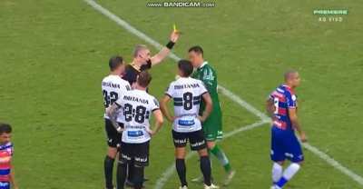 Sarrafiore, atacante do Coritiba, defendeu um pênalti