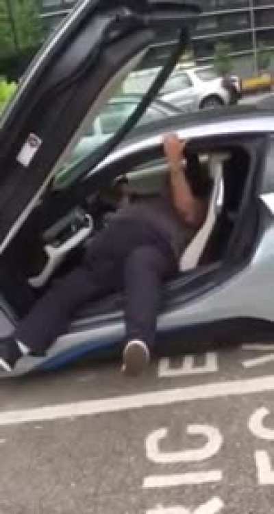 They see me rolling, they hating...