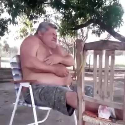WCGW playing with a rubber band