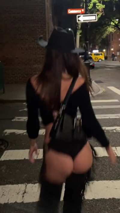 Emily Ratajkowski