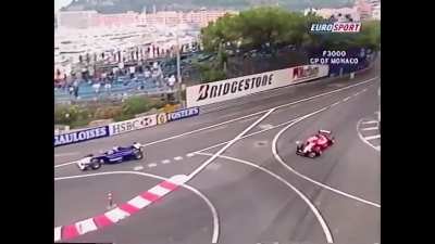 (Monaco, May 31, 2003 - F3000) Bj&ouml;rn Wirdheim was almost 5s ahead of Nicolas Kiesa on the last lap. He slows down before the finish line to greet his team.