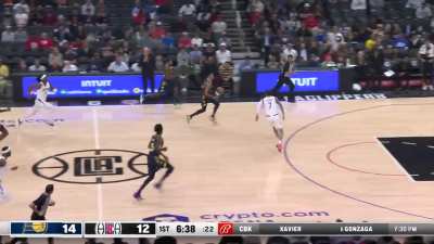 [Highlight] Tyrese Haliburton with a spinning no-look pass in transition