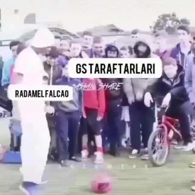 Galatasaray u&ccedil;uyormuş. Fatih terim imPARAtormuş. SİKTİR LAN GARDAAAAŞŞŞ 🔥🔥😎😎😎😎