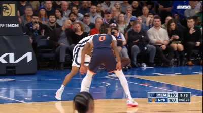 [Highlight] The game and shot clock stick at 5:15 and 23, the refs miss it and the game goes down to the wire