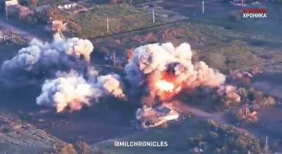 RU pov: Previously unpublished footage of TOS-1A hits on trenches and buildings. Location in the vicinity of Novomikhailovka. Summer 2022.