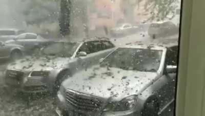 YO IS RAINING SHIT