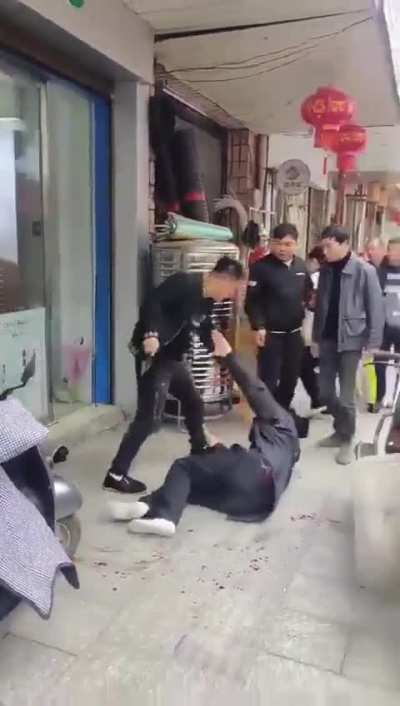 当街开献啦