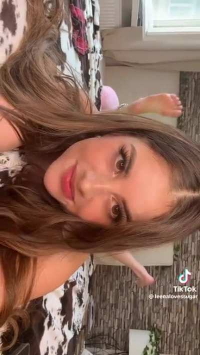 leenalovessugar teen soles in pose