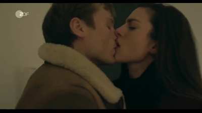 [1080p] Winterherz : Tod In Einer Kalten Nacht (2018) - Laura de Boer - Link in Description