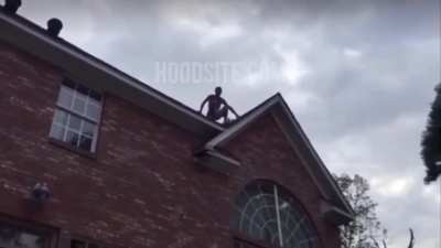 Guy tries jumping from roof into pool. Wcgw?