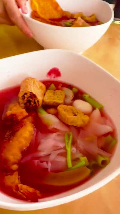 🩷 Thailand&rsquo;s Best Yen Ta Fo &ndash; A Bowl of Pink Perfection