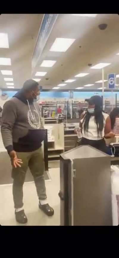 Guy chokes woman over disrespect
