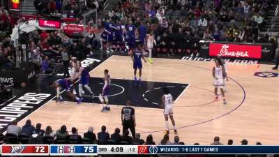 [Highlight] Paul George with the 360 dunk + replay