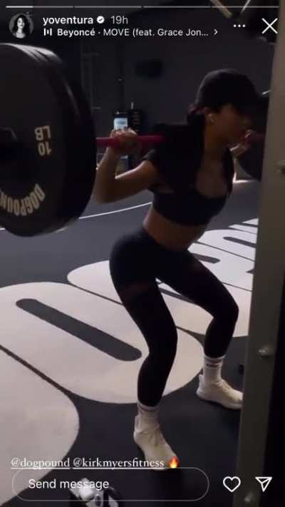 Workout 1 of the new year that I know of idk but yeah glutes 🍑 she lookin thick 🥵