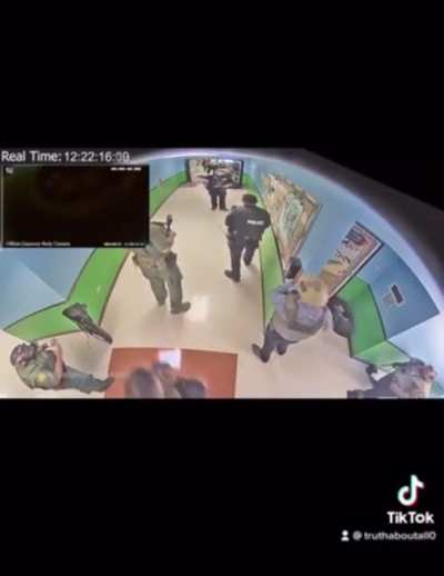 Uvalde Gunman tells officers to enter the classroom