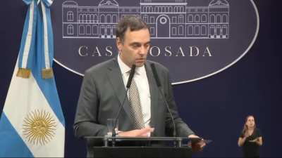 Adornis sobre las universidades publicas (recorte de conferencia de prensa 24/04)