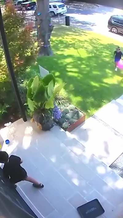 Multiple men in Dallas try to kidnapp children multiple times.