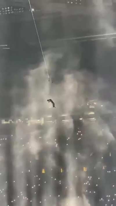 Caparezza quando far&agrave; Fluttuo Orbito in Live be like: