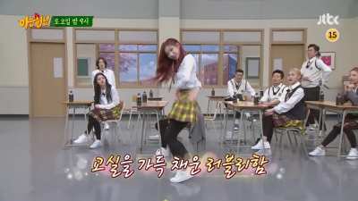 210424 ITZY's Chaeryeong dancing to TWICE' 