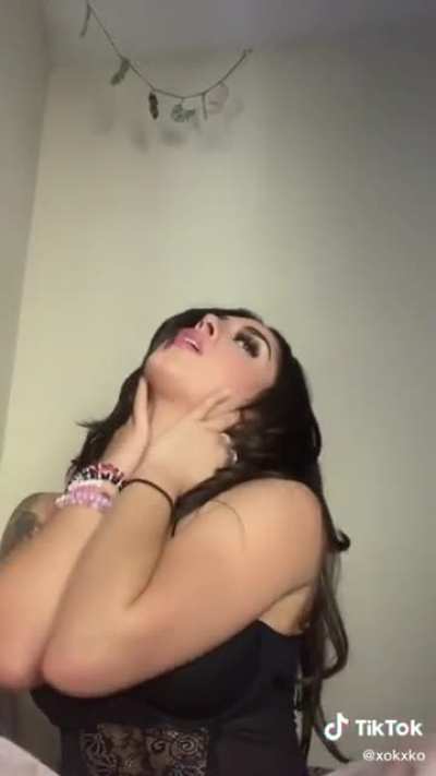xokxko is sexy. Would you D__k her down?
