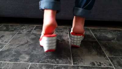 Do you like my wedges Ipanema flip-flops ?