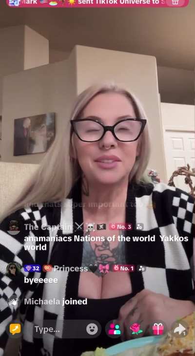 Grandma Kat&rsquo;s filter fights for its life as Steve shouts out the Reddit 😌