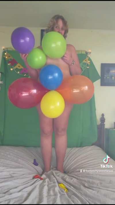 Oops I lost a balloon&hellip;look mom no hands lol