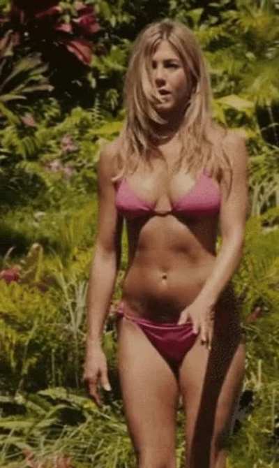 Jennifer Aniston. So fucking sexy😱