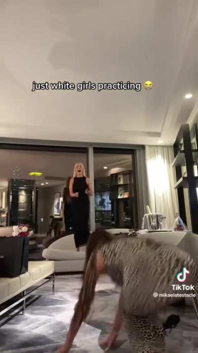 @mikaelatestacle